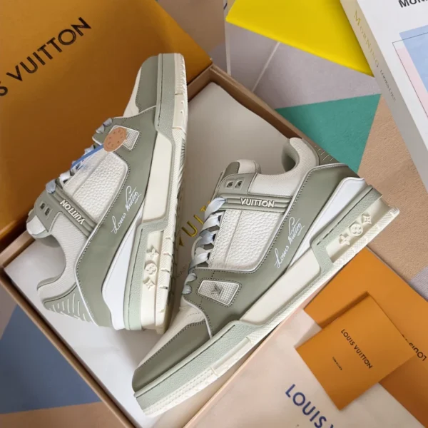 Louis Vuitton Trainer Sneaker In Green - LS237