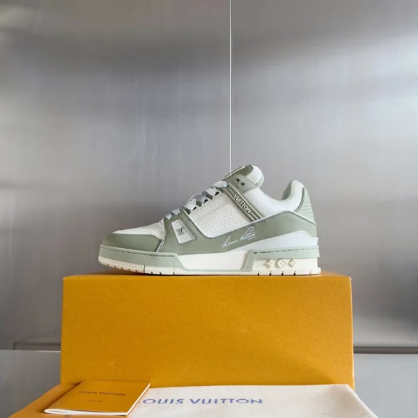 Louis Vuitton Trainer Sneaker In Green - LS237