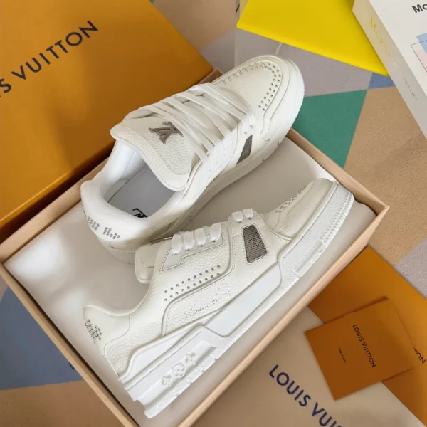 Louis Vuitton Trainer Sneaker In White - LS236