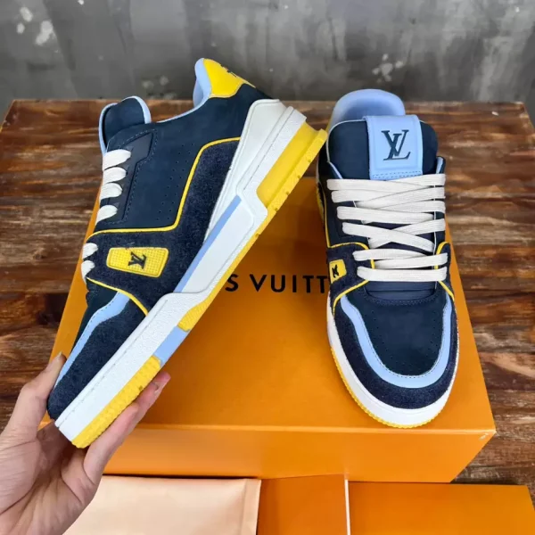 Louis Vuitton Trainer Sneaker - LS246