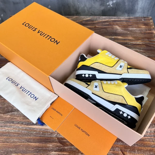 Louis Vuitton Trainer Sneaker - LS247