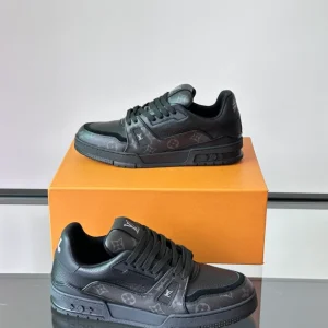 Louis Vuitton Trainer Sneaker - LS251