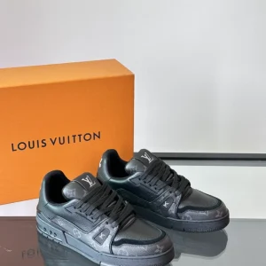 Louis Vuitton Trainer Sneaker - LS251