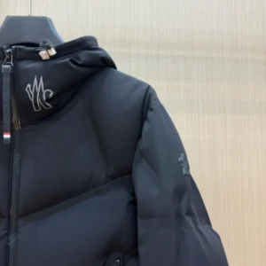 Moncler Jacket - MK070