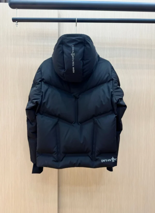 Moncler Jacket - MK070