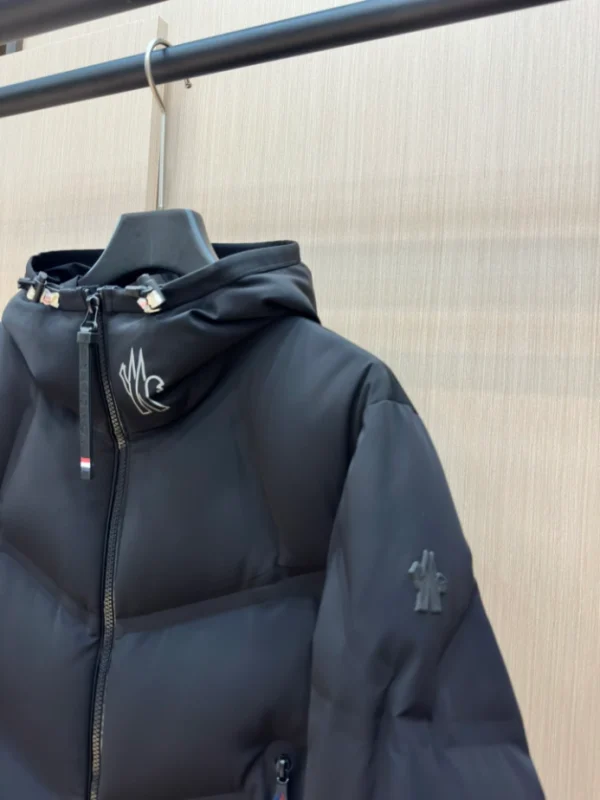 Moncler Jacket - MK070