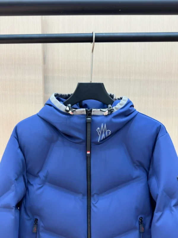 Moncler Jacket - MK071