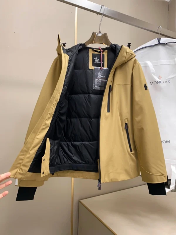 Moncler Jacket - MK072