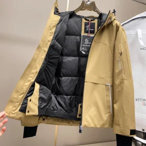 Moncler Jacket - MK075